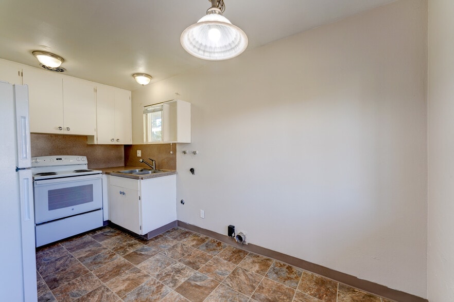 More Photos Of 1049 SE Walnut St, Hillsboro Apartments For Sale