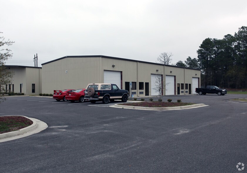 More Photos Of 130 Division Dr, Leland Flex For Sale