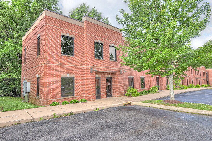 More Photos Of 106 Mission Ct, Franklin Office For Sale