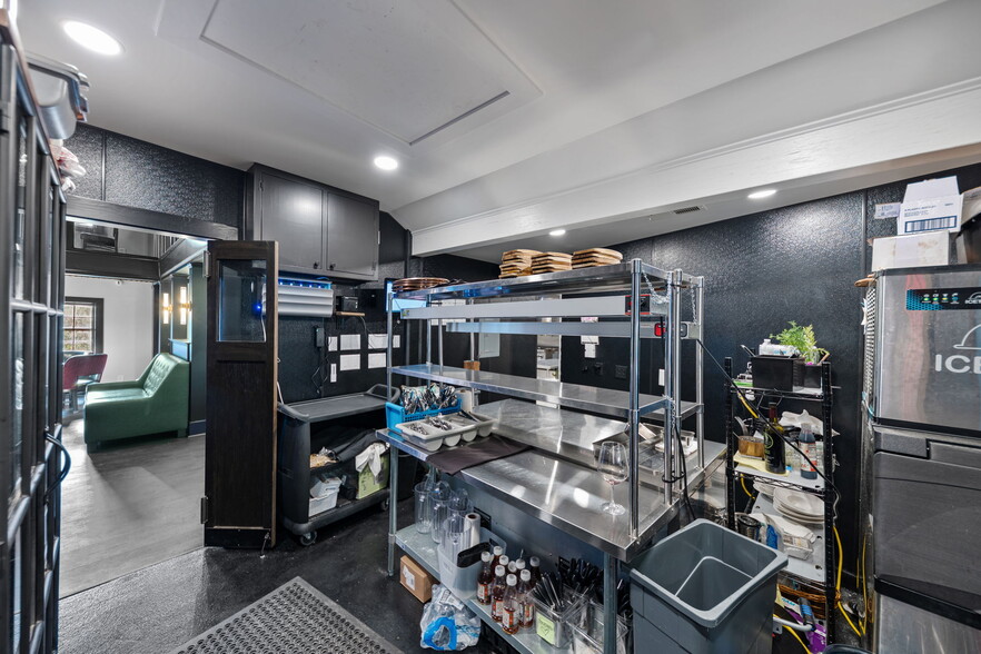More Photos Of 38 Chinquapin Rd, Pinehurst Restaurant For Sale