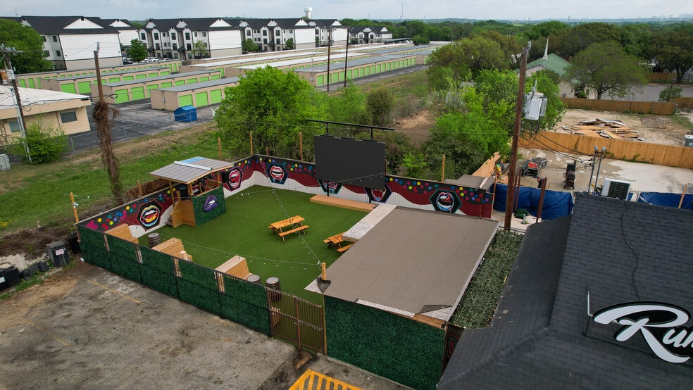More Photos Of 7911 Culebra Rd, San Antonio Restaurant For Sale