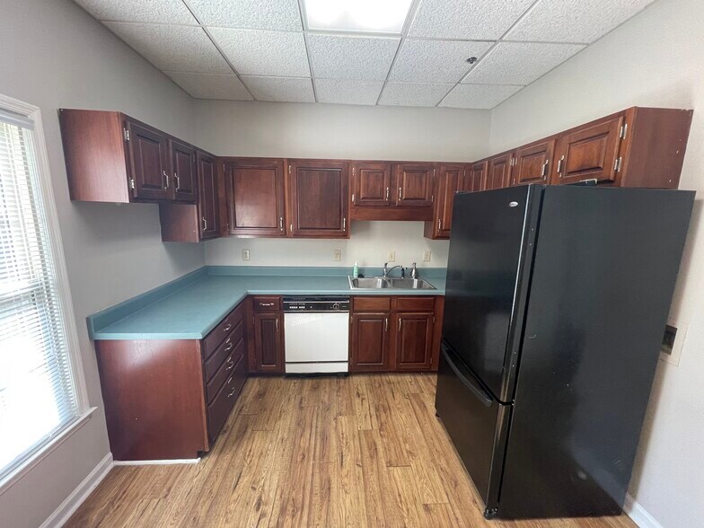 More Photos Of 1111 Cambridge Sq, Alpharetta Office Residential For Sale