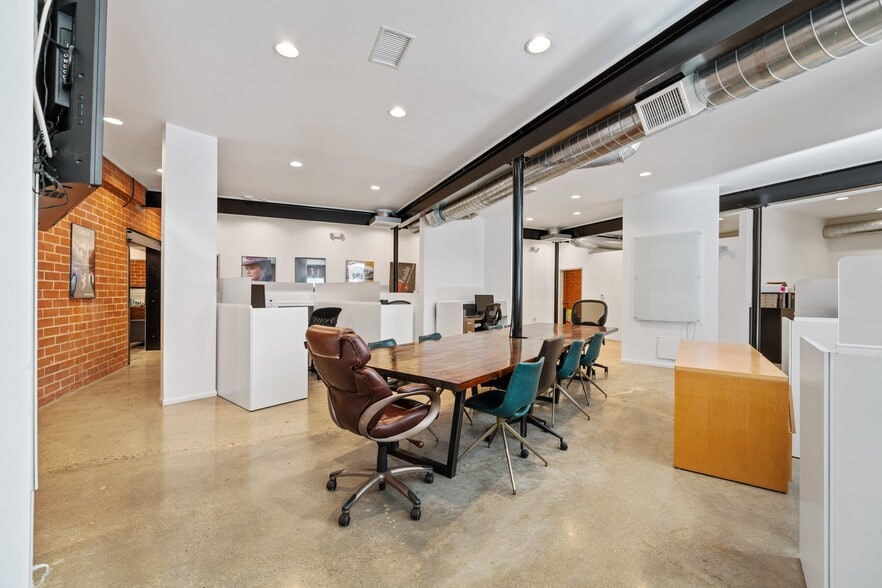 More Photos Of 11333 Iowa Ave, Los Angeles Loft Creative Space For Sale
