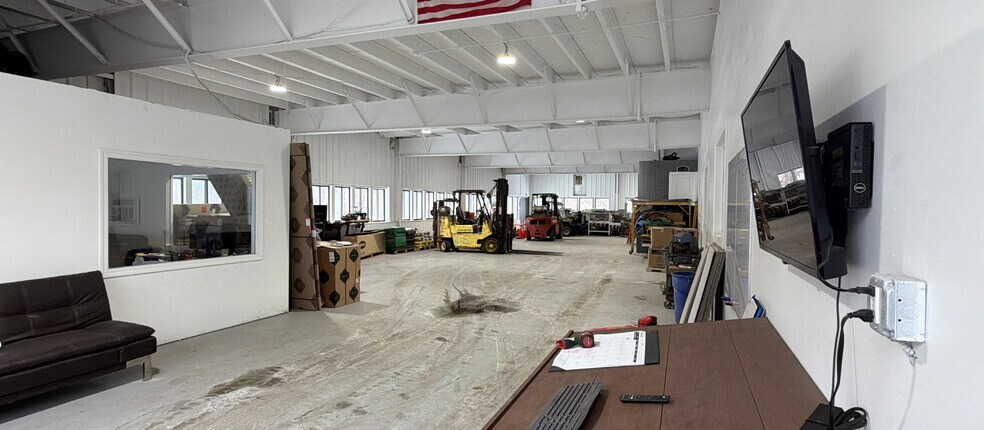 More Photos Of 35-37 Commerce Dr, Carmel Flex For Lease