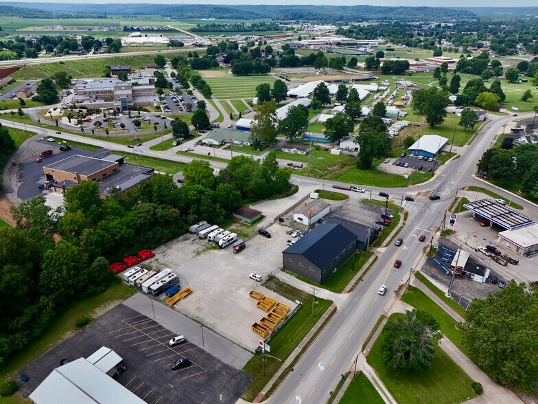 More Photos Of 1819 E Morgan St, Martinsville General Retail For Sale