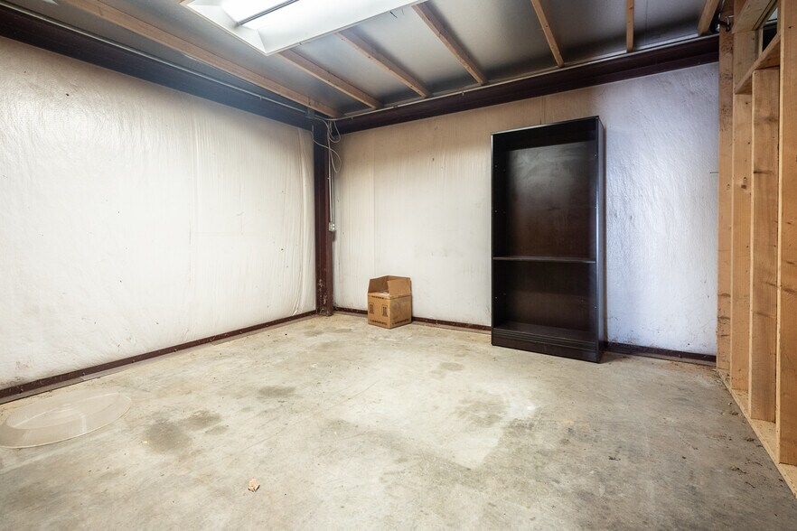 More Photos Of 3006 Air Park Rd, Fuquay Varina Warehouse For Lease