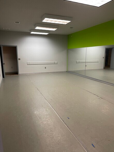 More Photos Of 1314 NW John Jones Dr, Burleson Medical For Lease