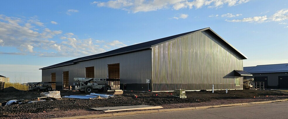 More Photos Of 2017 Industrial St, Tea Industrial For Lease
