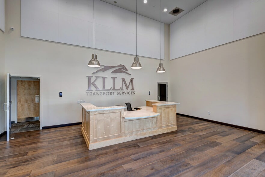 More Photos Of 1010 Citizens Pky, Morrow Unknown For Lease