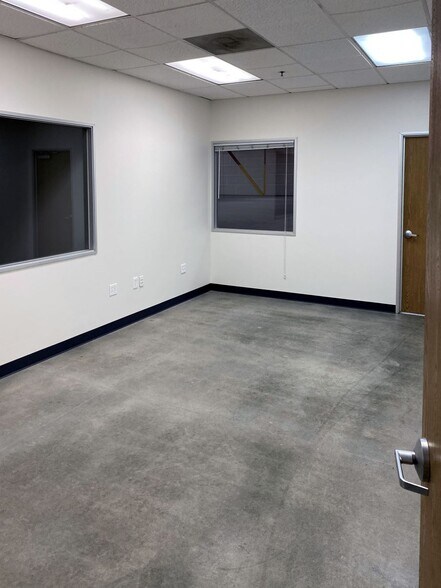 More Photos Of 7615 Siempre Viva Rd, San Diego Manufacturing For Lease