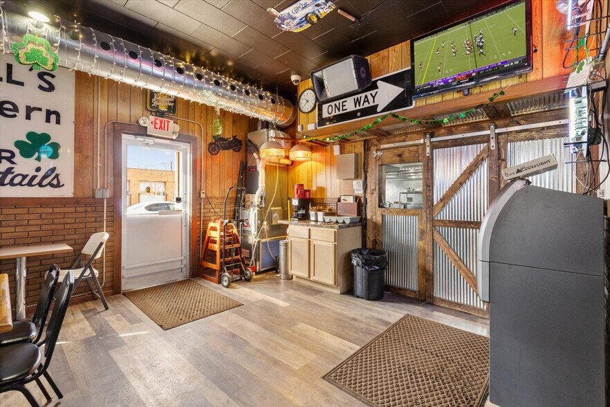 More Photos Of 1034 8th St, Onawa Bar For Sale