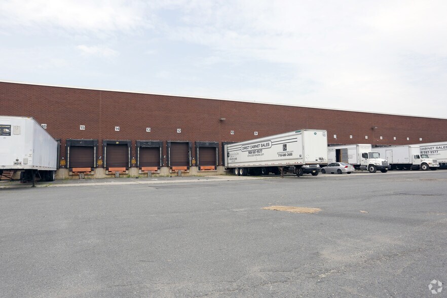 More Photos Of 180 Herrod Blvd, South Brunswick Warehouse For Lease