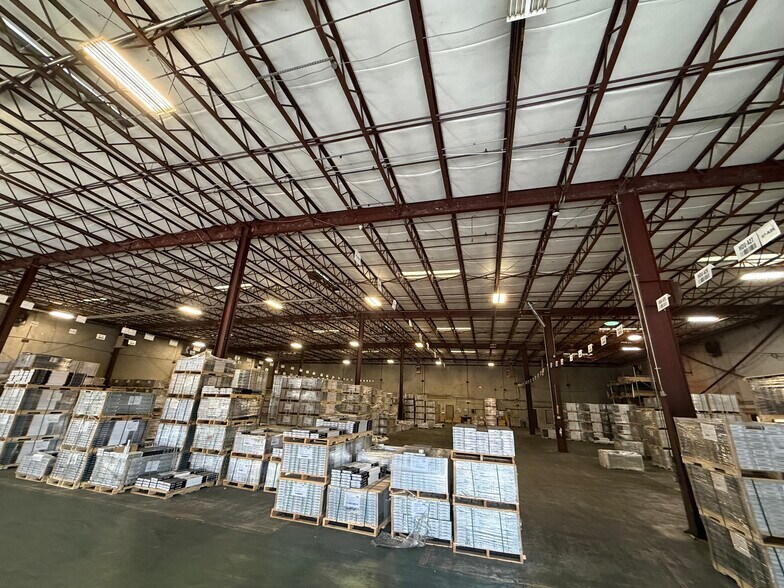 More Photos Of 4950 N Sam Houston Pky E, Houston Warehouse For Lease