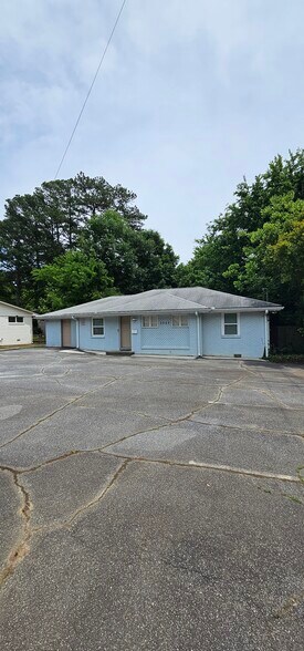 More Photos Of 3223 Shallowford Rd, Atlanta Office For Lease