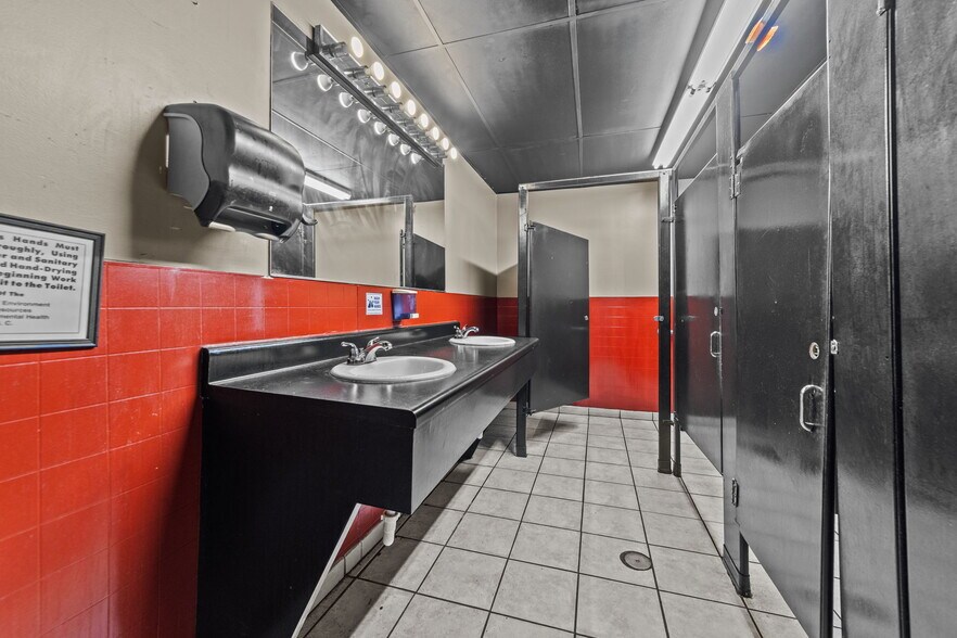 More Photos Of 607 S Main St, King Unknown For Lease