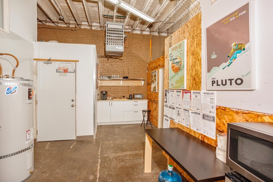 More Photos Of 205-207 NE Martin Luther King Jr Blvd, Portland Service For Lease