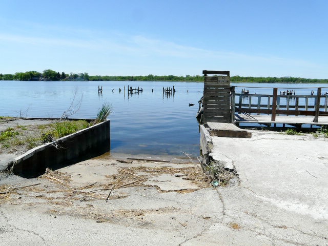 More Photos Of 137-139 Arthur Ave, Fox Lake Apartments For Sale