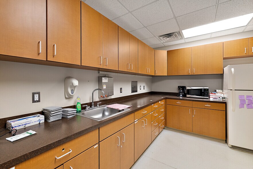 More Photos Of 1794 N Lapeer Rd, Lapeer Medical For Sale
