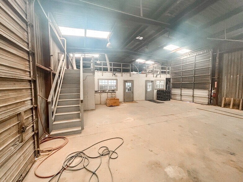 More Photos Of 3803 Mankins Ave, Odessa Warehouse For Sale