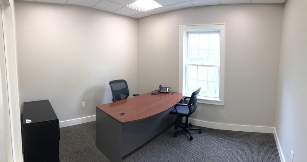More Photos Of 19 Crossroads Ct, Delafield Office For Lease