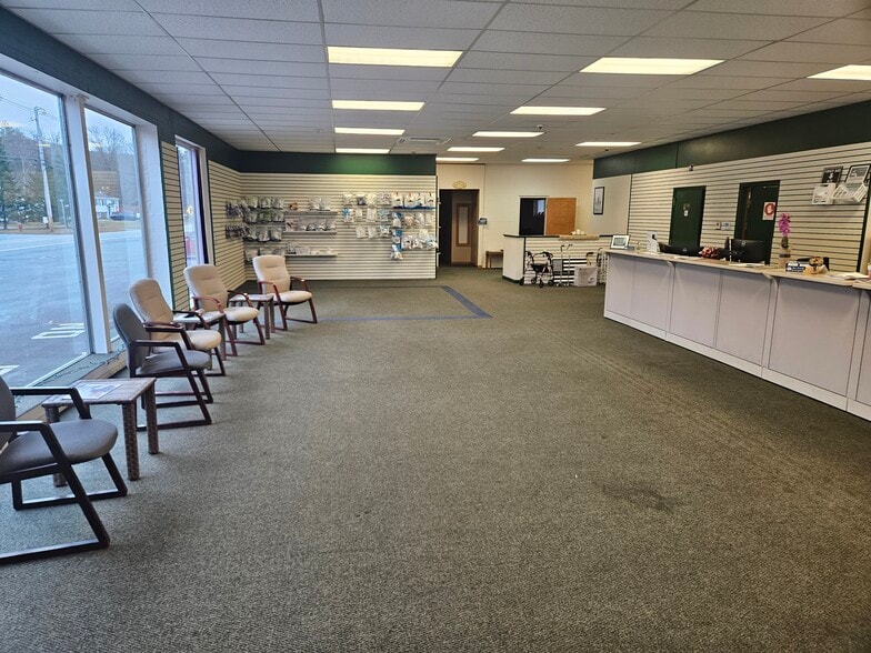 More Photos Of 240 Meriden Rd, Lebanon Flex For Sale