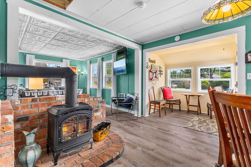 More Photos Of 402 Montesano St, Westport Flex For Sale