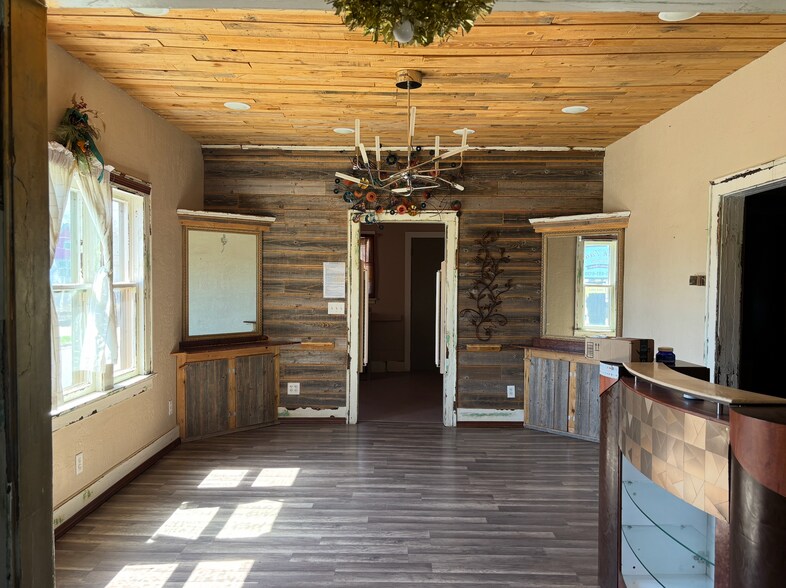 More Photos Of 1923 S Minnesota Ave, Sioux Falls General Retail For Lease