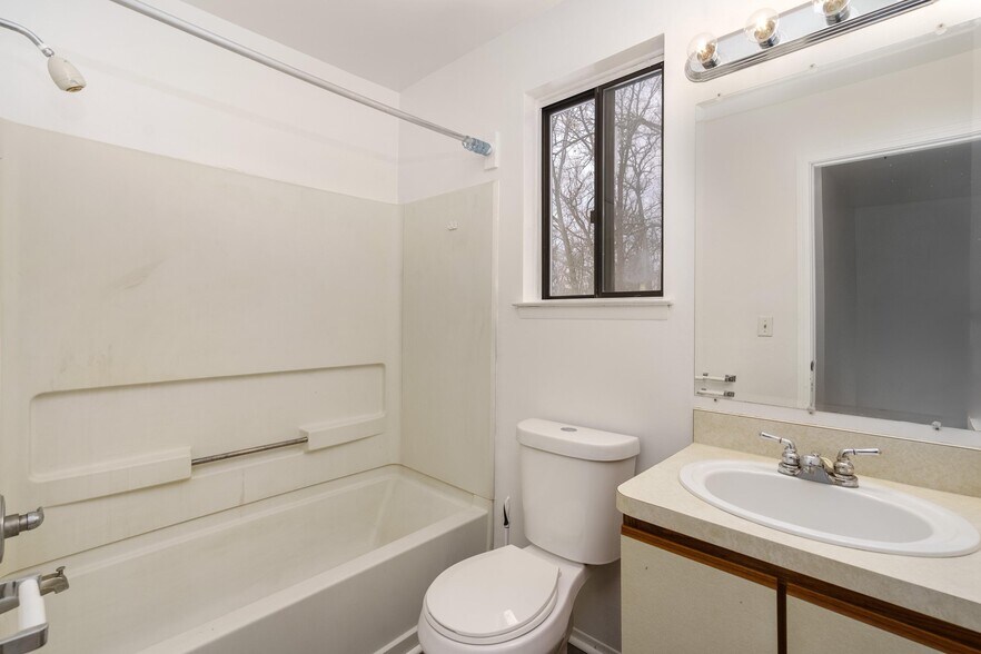 More Photos Of 223 Summit Rdg, White Lake Apartments For Sale