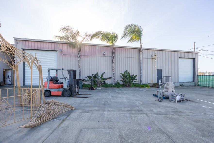 More Photos Of 563 Harlan St, San Leandro Manufacturing For Lease