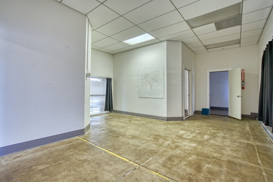 More Photos Of 1860 38th St, Boulder Distribution For Lease