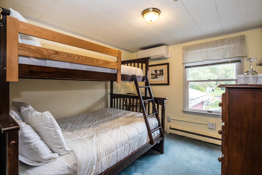 More Photos Of 78 Cream Hill Rd, Mendon Hospitality For Sale