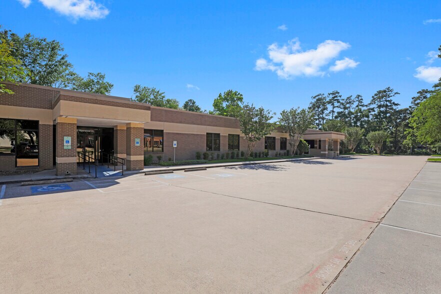 More Photos Of 800 Riverwood Ct, Conroe Medical For Sale