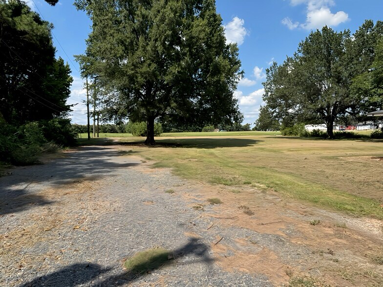 More Photos Of 1806 E 50th St, Texarkana Flex For Sale