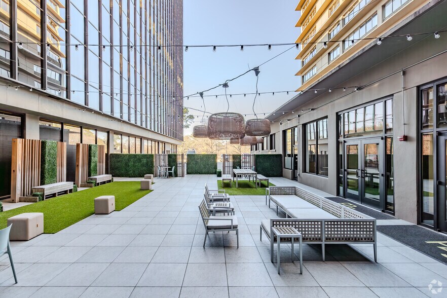 More Photos Of 1718-1720 NW Peachtree St, Atlanta Office For Lease