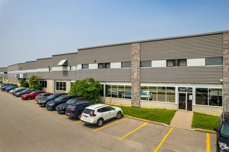 More Photos Of 2103-2167 Boul Dagenais O, Laval Warehouse For Lease