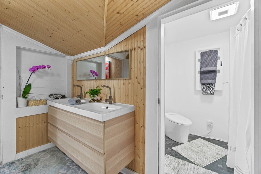 More Photos Of 1748 Georgia St, Alford Specialty For Sale