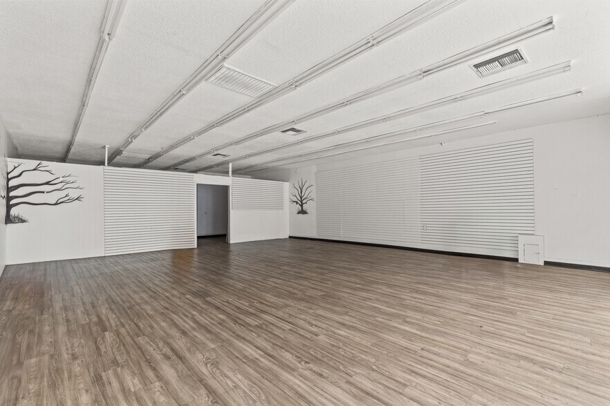 More Photos Of 212 E 11th St, Los Angeles General Retail For Sale