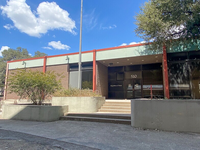 More Photos Of 510 E Anderson Ln, Austin Restaurant For Lease