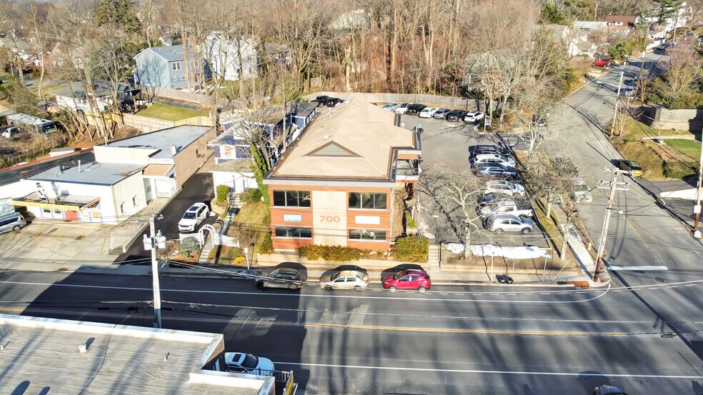 Primary Photo Of 700 New York Ave, Huntington Medical For Lease