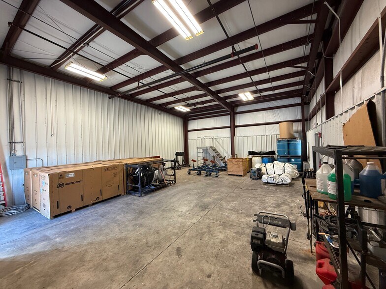More Photos Of 403 Hillbrath Dr, Lantana Warehouse For Lease
