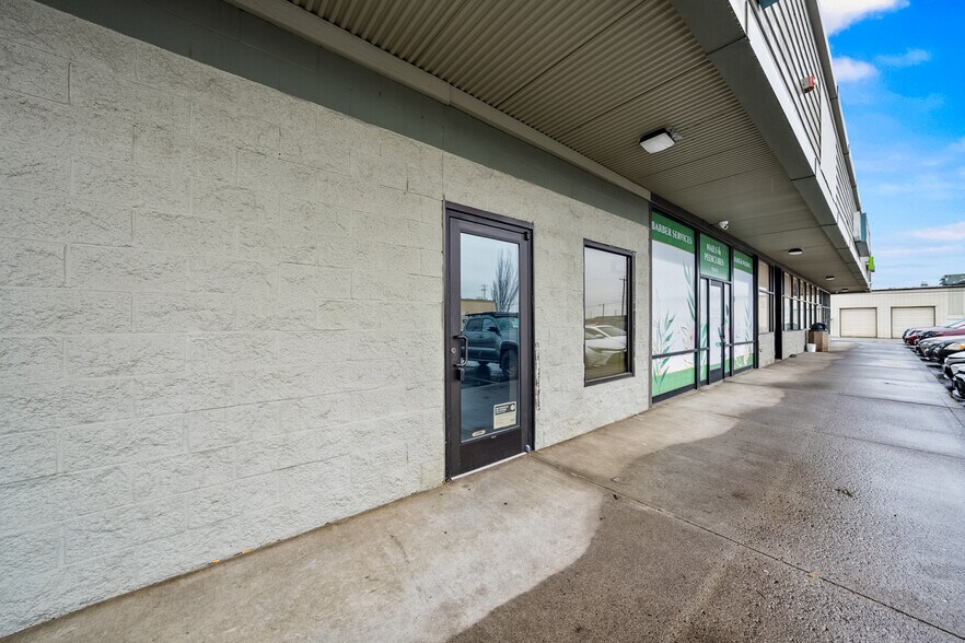 More Photos Of 7338 Crater Lake Hwy, White City Freestanding For Sale