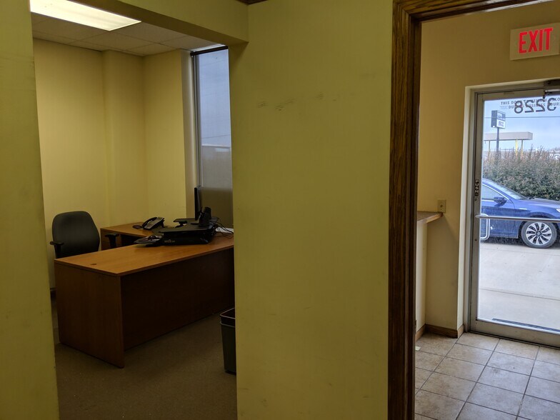 More Photos Of 3228 S West St, Wichita Flex For Lease