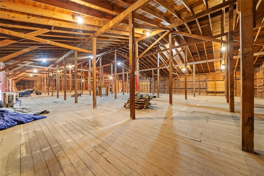 More Photos Of 1403 Blake Dr, Brownwood Warehouse For Sale