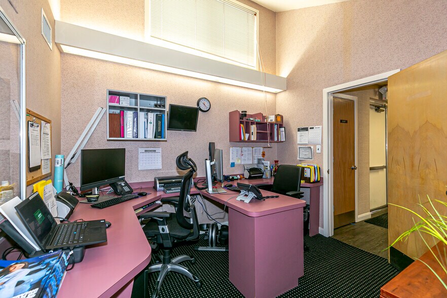 More Photos Of 986-990 Sunrise Hwy, Babylon Medical For Sale