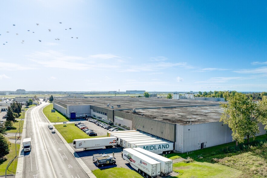 More Photos Of 2000 Rue Halpern, Montréal Distribution For Lease