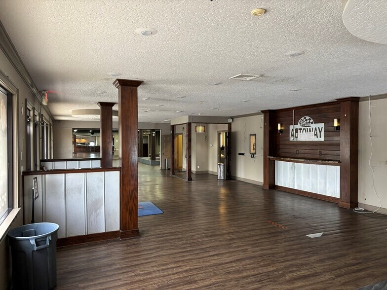 More Photos Of 1305 Baytree Rd, Valdosta Freestanding For Sale