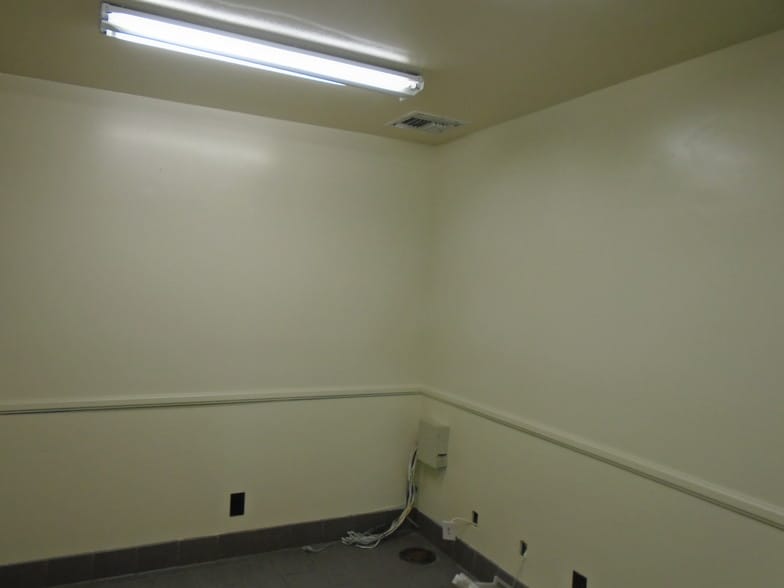 More Photos Of 202 E Palmdale Blvd, Palmdale Auto Repair For Lease