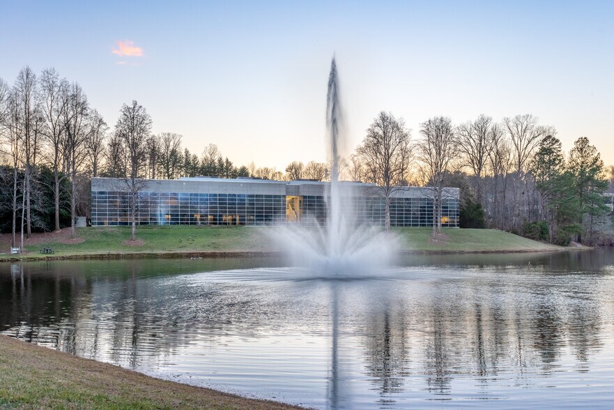 More Photos Of 2221 Edge Lake Dr, Charlotte Office For Lease