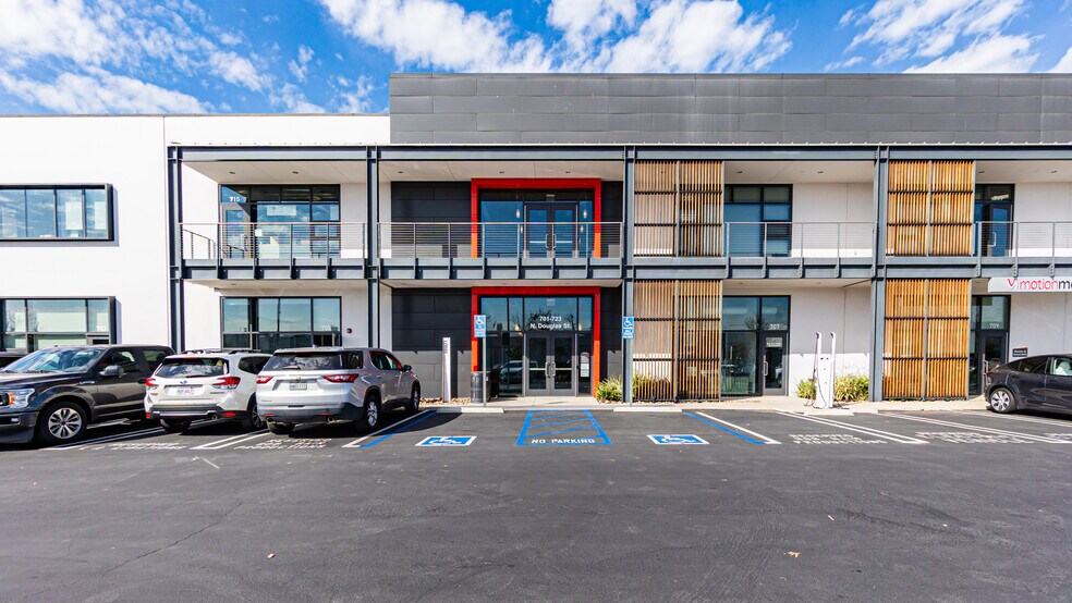 More Photos Of 701-723 N Douglas St, El Segundo Loft Creative Space For Lease