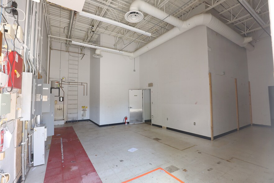 More Photos Of 116 Ainsworth St, Lodi Drugstore For Sale